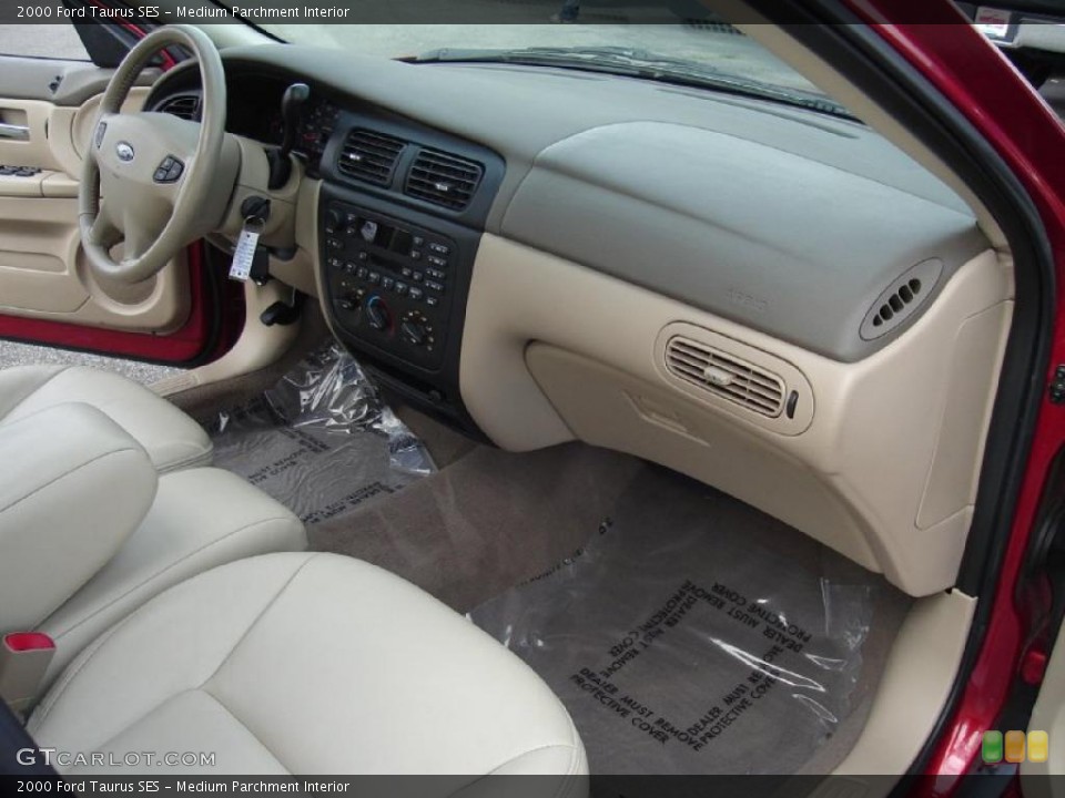 Medium Parchment Interior Photo for the 2000 Ford Taurus SES #37980404