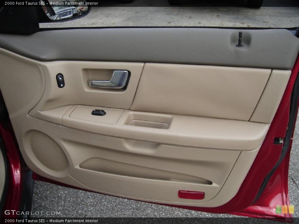 Medium Parchment Interior Photo for the 2000 Ford Taurus SES #37980420