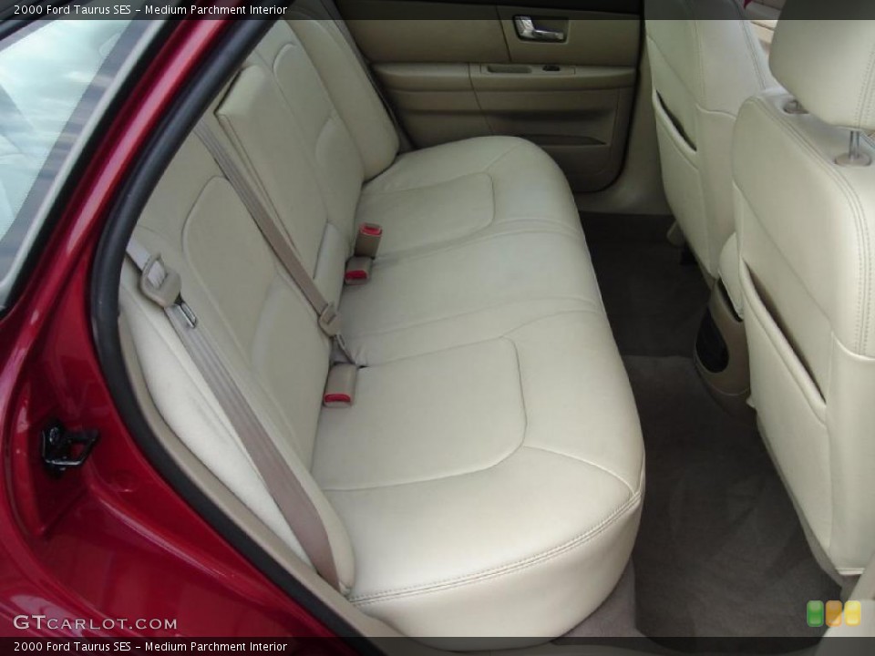 Medium Parchment Interior Photo for the 2000 Ford Taurus SES #37980436