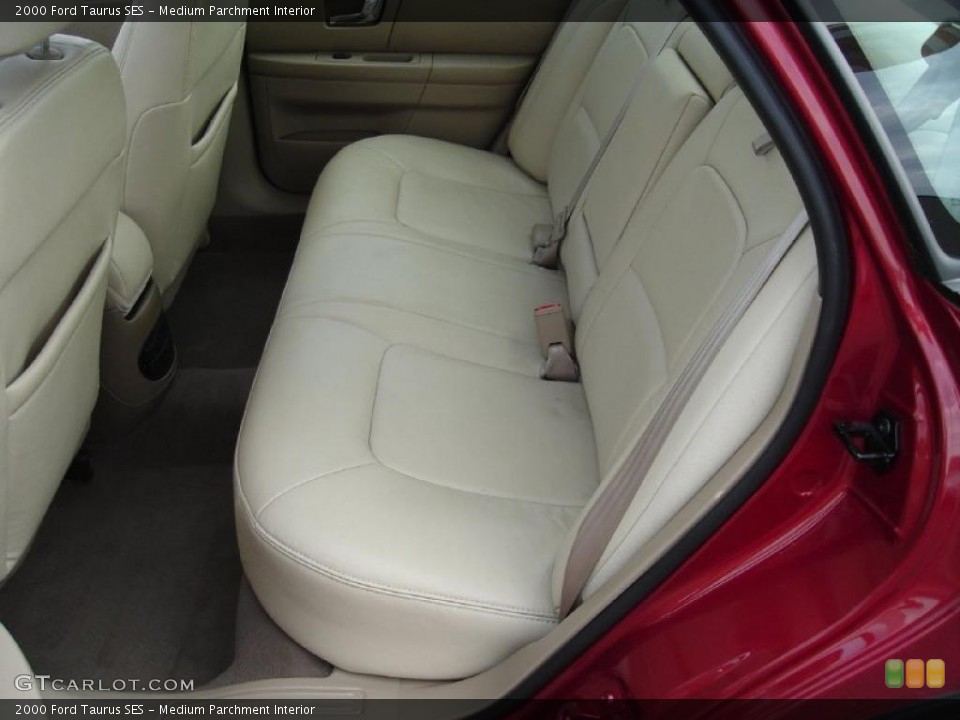 Medium Parchment Interior Photo for the 2000 Ford Taurus SES #37980456