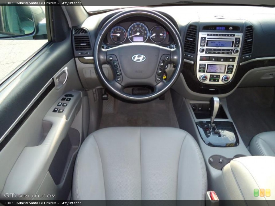 Gray Interior Photo for the 2007 Hyundai Santa Fe Limited #37981236