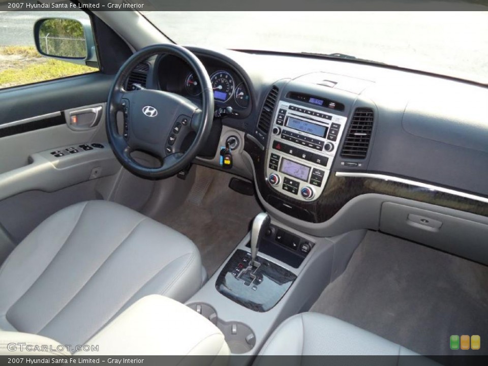 Gray Interior Photo for the 2007 Hyundai Santa Fe Limited #37981404