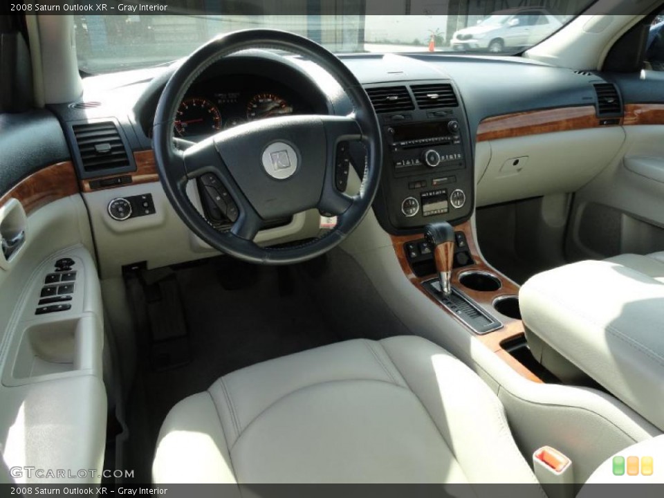 Gray Interior Photo for the 2008 Saturn Outlook XR #37987505