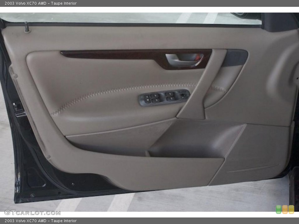 Taupe Interior Photo for the 2003 Volvo XC70 AWD #37990325