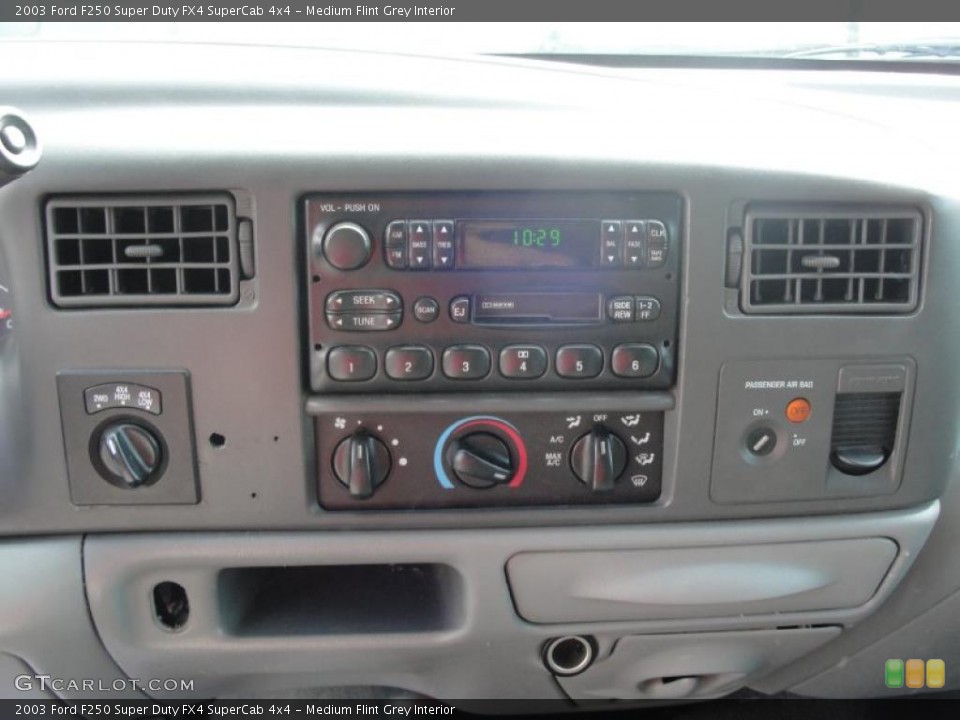 Medium Flint Grey Interior Controls for the 2003 Ford F250 Super Duty FX4 SuperCab 4x4 #37991533