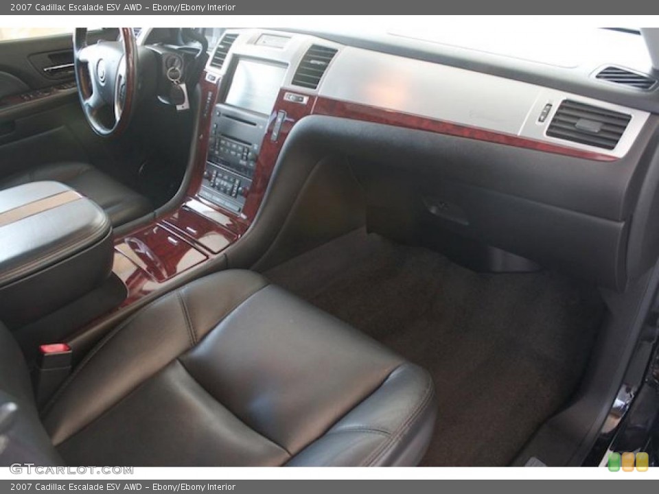 Ebony/Ebony Interior Photo for the 2007 Cadillac Escalade ESV AWD #37992661