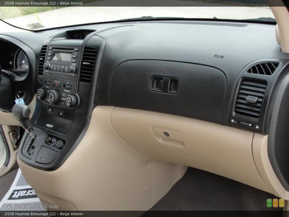 Beige Interior Photo for the 2008 Hyundai Entourage GLS #37994649