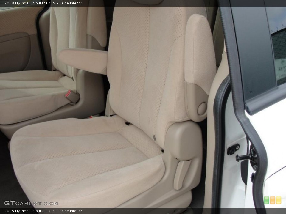 Beige Interior Photo for the 2008 Hyundai Entourage GLS #37994729