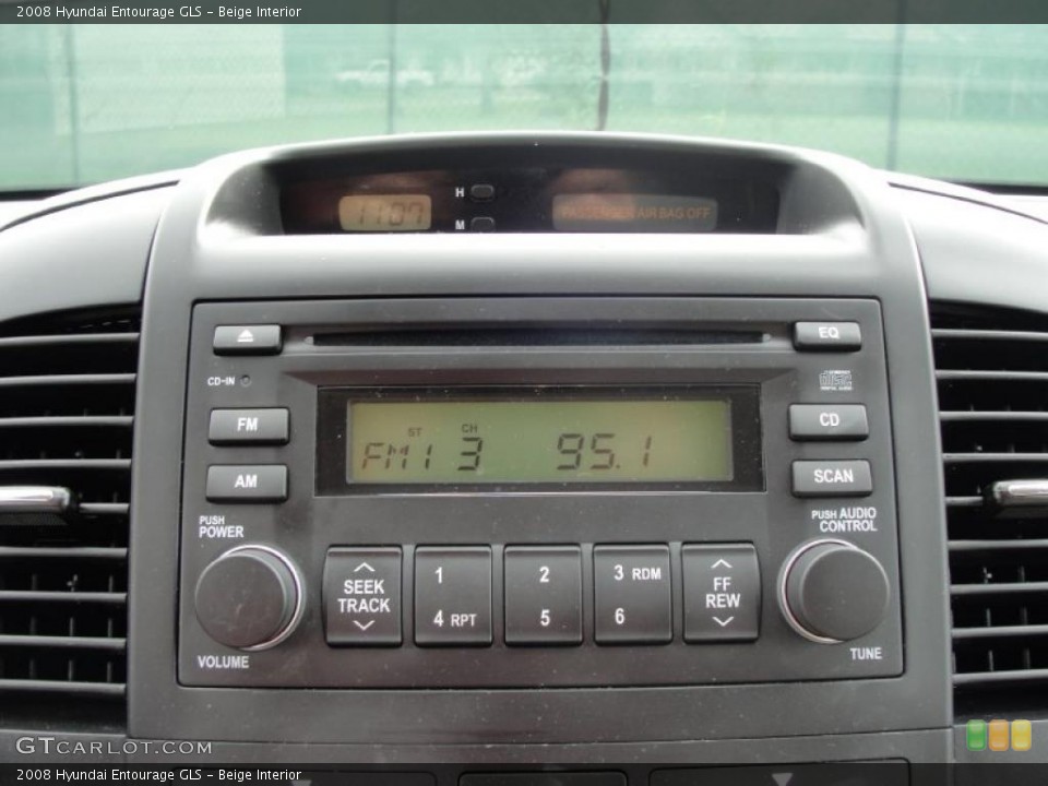 Beige Interior Controls for the 2008 Hyundai Entourage GLS #37994821