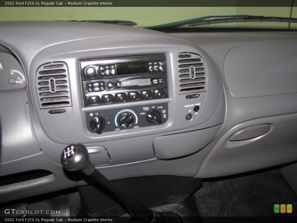 Medium Graphite Interior Controls for the 2002 Ford F150 XL Regular Cab #37996976