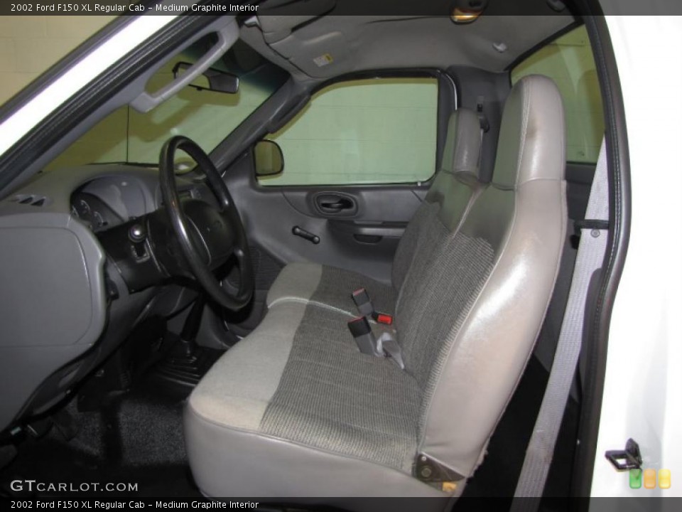 Medium Graphite Interior Photo for the 2002 Ford F150 XL Regular Cab #37997009