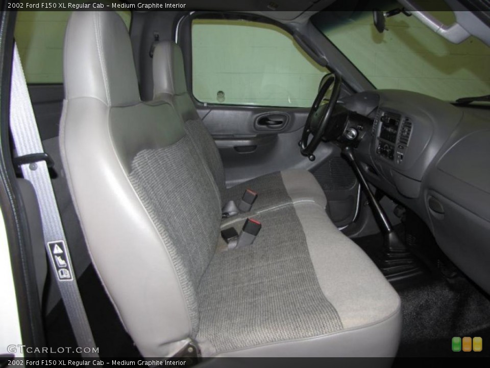 Medium Graphite Interior Photo for the 2002 Ford F150 XL Regular Cab #37997025