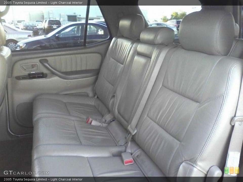Light Charcoal Interior Photo for the 2005 Toyota Sequoia Limited #37999126