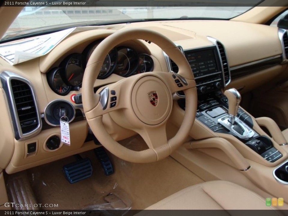 Luxor Beige Interior Photo for the 2011 Porsche Cayenne S #38002482