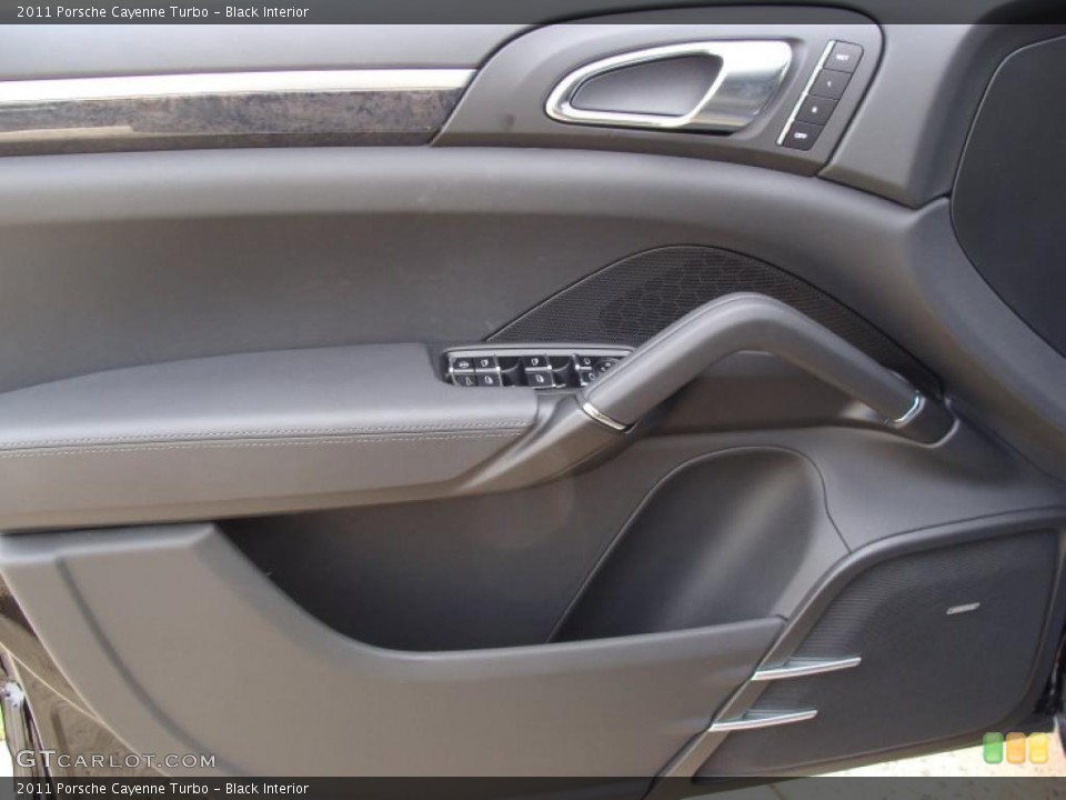 Black Interior Photo for the 2011 Porsche Cayenne Turbo #38002722