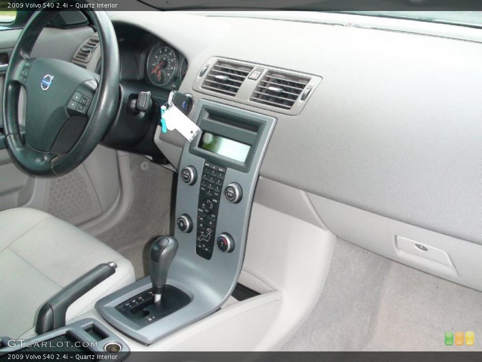 Quartz Interior Dashboard for the 2009 Volvo S40 2.4i #38008049