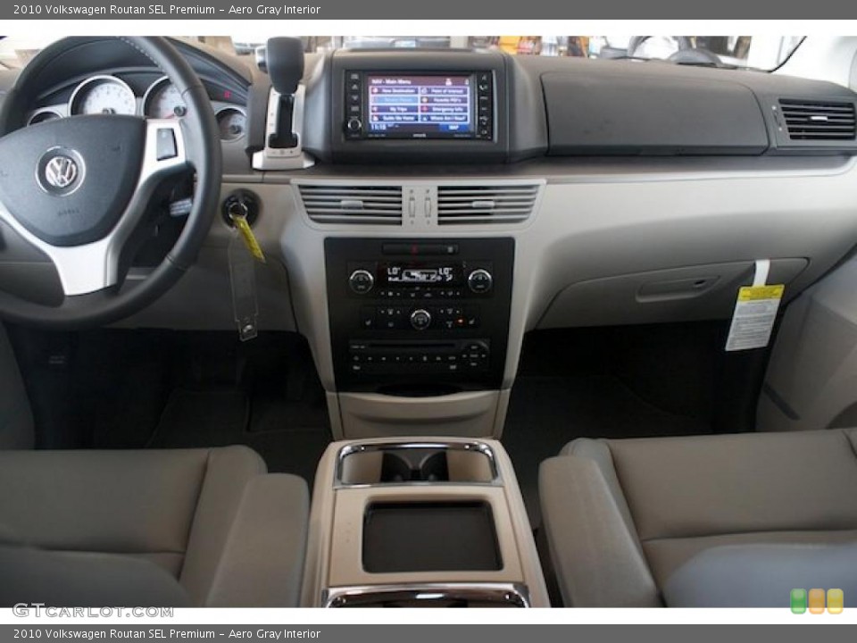 Aero Gray Interior Dashboard for the 2010 Volkswagen Routan SEL Premium #38008365
