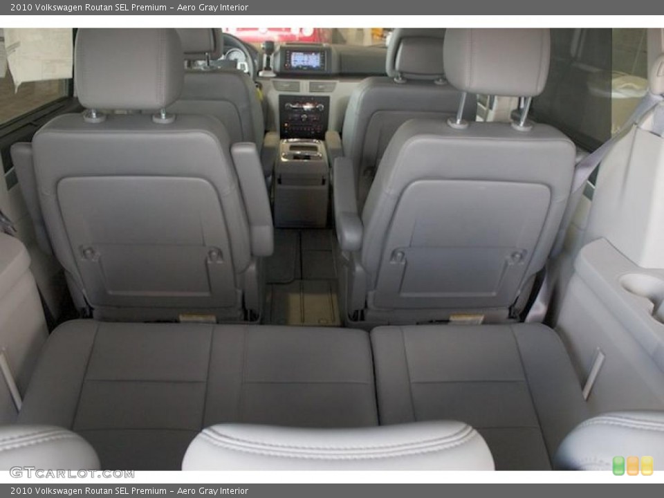 Aero Gray Interior Photo for the 2010 Volkswagen Routan SEL Premium #38008485
