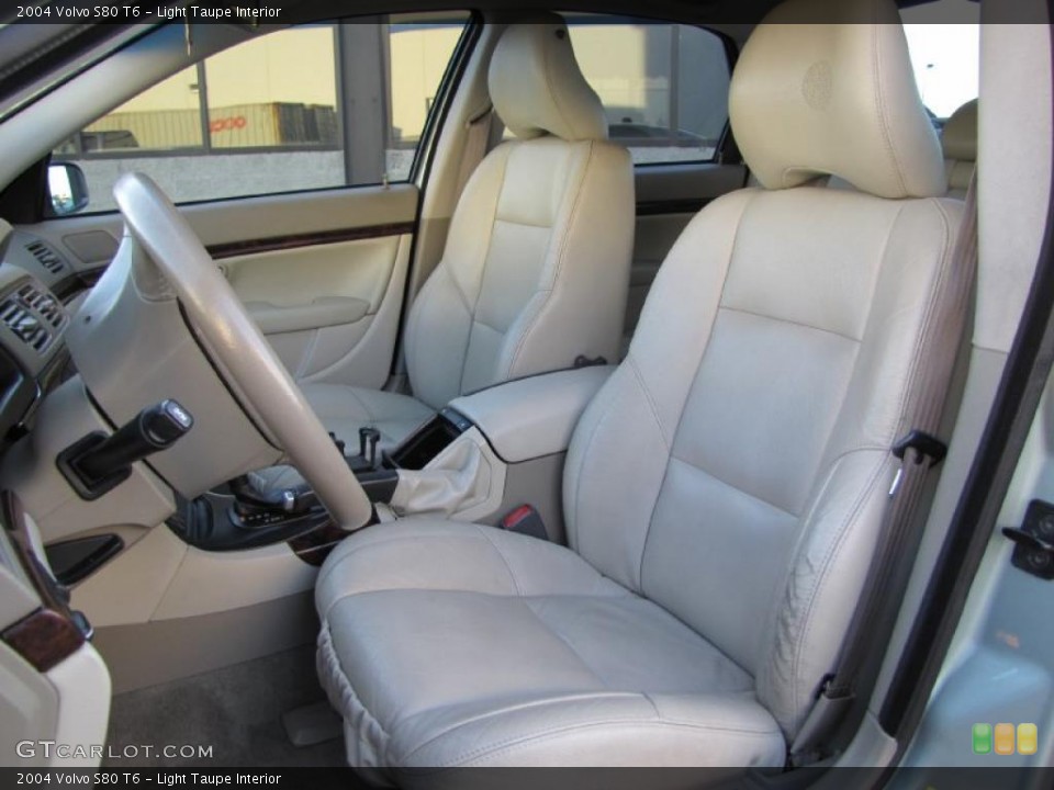 Light Taupe Interior Photo for the 2004 Volvo S80 T6 #38015196