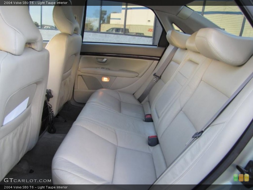Light Taupe Interior Photo for the 2004 Volvo S80 T6 #38015208