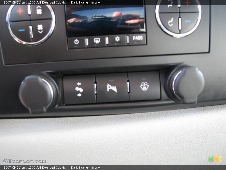 Dark Titanium Interior Controls for the 2007 GMC Sierra 1500 SLE Extended Cab 4x4 #38016024