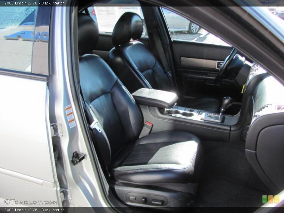 Black Interior Photo for the 2003 Lincoln LS V8 #38019084