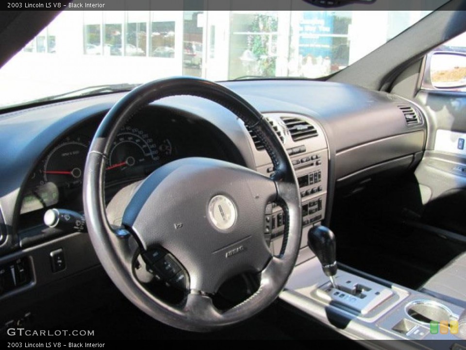 Black Interior Photo for the 2003 Lincoln LS V8 #38019116