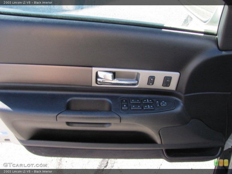 Black Interior Photo for the 2003 Lincoln LS V8 #38019128