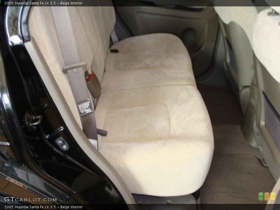 Beige Interior Photo for the 2005 Hyundai Santa Fe LX 3.5 #38021100