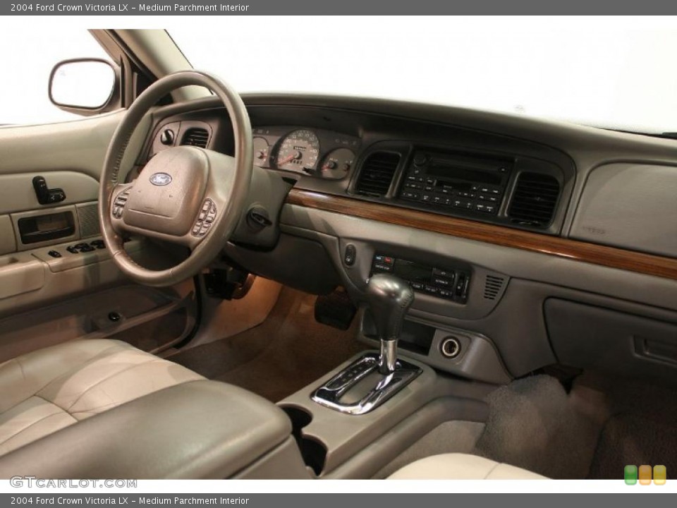 Medium Parchment Interior Photo for the 2004 Ford Crown Victoria LX #38024516