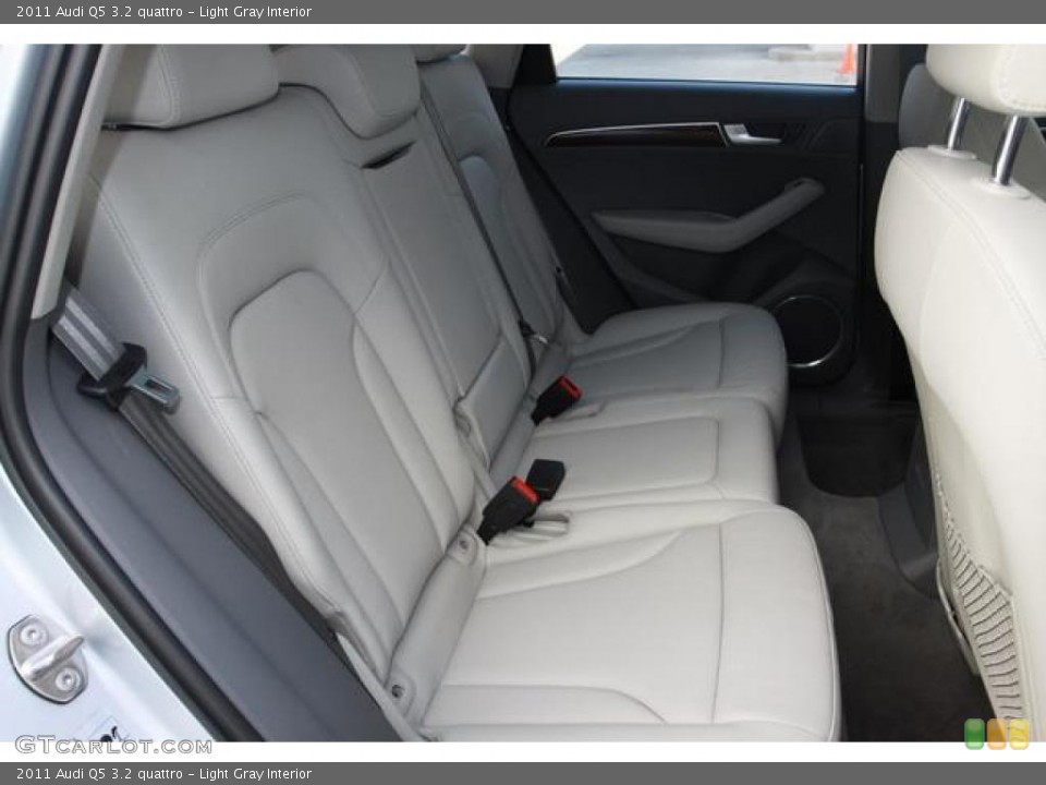 Light Gray Interior Photo for the 2011 Audi Q5 3.2 quattro #38026982
