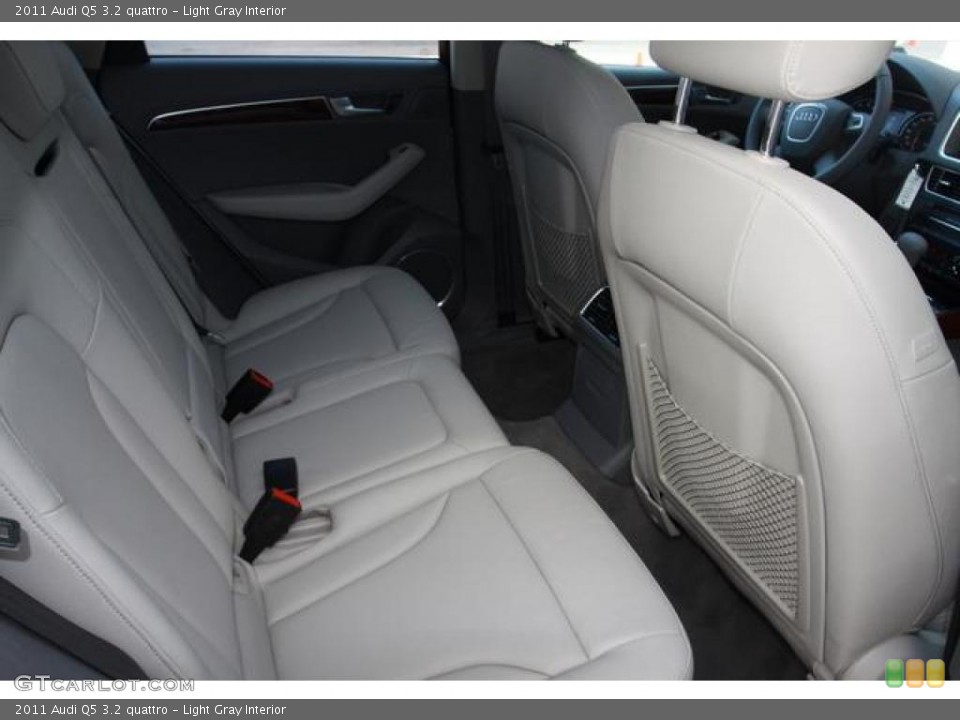 Light Gray Interior Photo for the 2011 Audi Q5 3.2 quattro #38026994