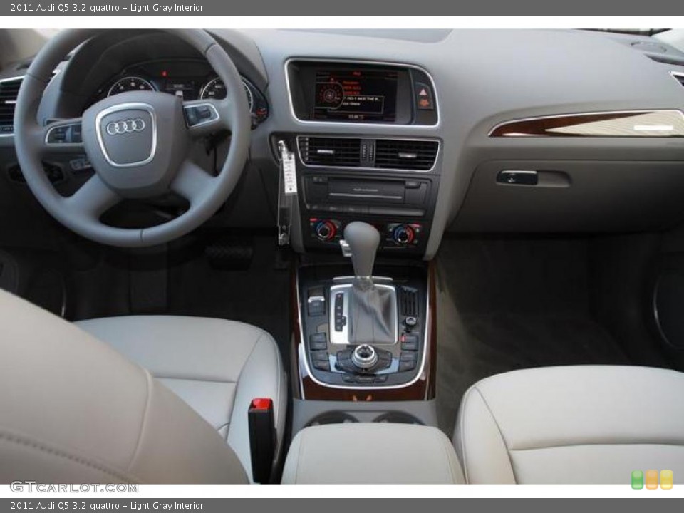 Light Gray Interior Dashboard For The 2011 Audi Q5 3 2
