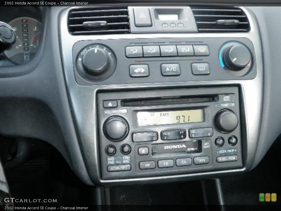 Charcoal Interior Controls for the 2002 Honda Accord SE Coupe #38031529