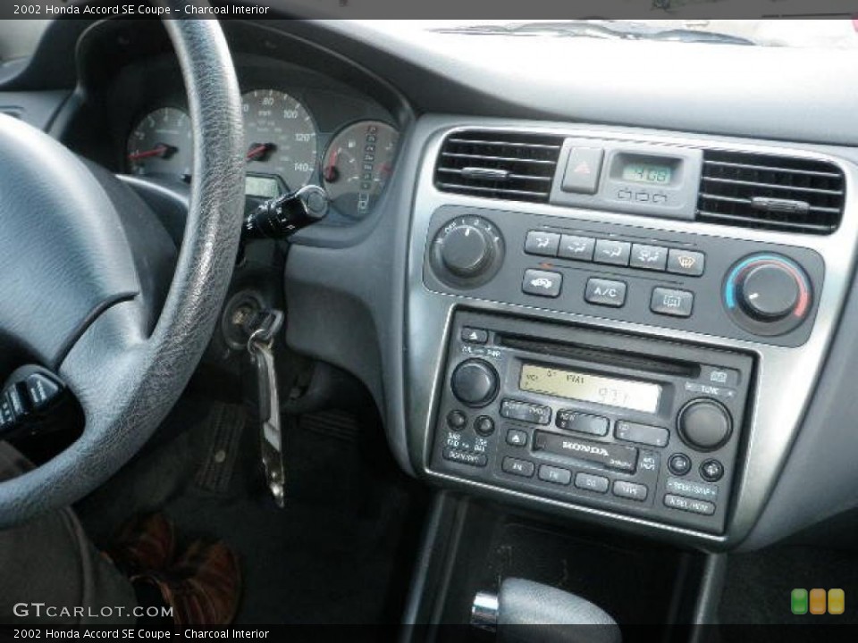 Charcoal Interior Controls for the 2002 Honda Accord SE Coupe #38031617