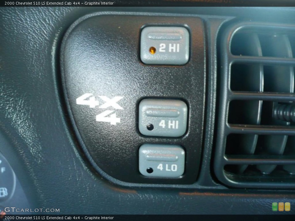 Graphite Interior Controls for the 2000 Chevrolet S10 LS Extended Cab 4x4 #38034585