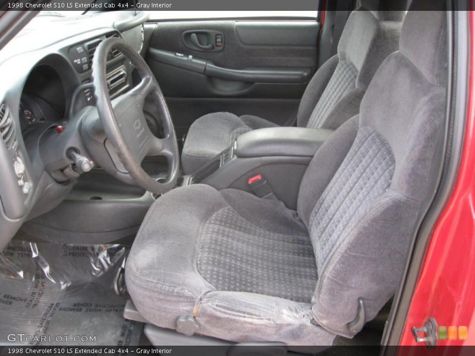 Gray Interior Photo for the 1998 Chevrolet S10 LS Extended Cab 4x4 #38041627