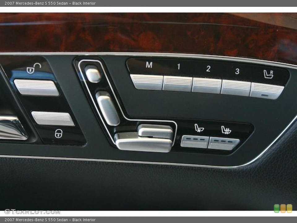 Black Interior Controls for the 2007 Mercedes-Benz S 550 Sedan #38048440