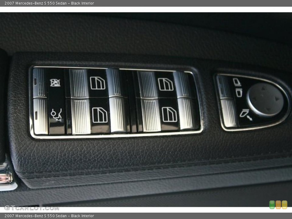 Black Interior Controls for the 2007 Mercedes-Benz S 550 Sedan #38048456