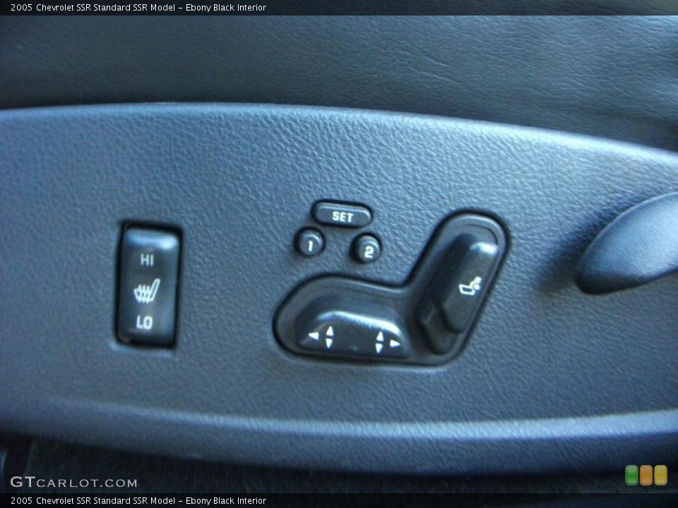 Ebony Black Interior Controls for the 2005 Chevrolet SSR  #38049464