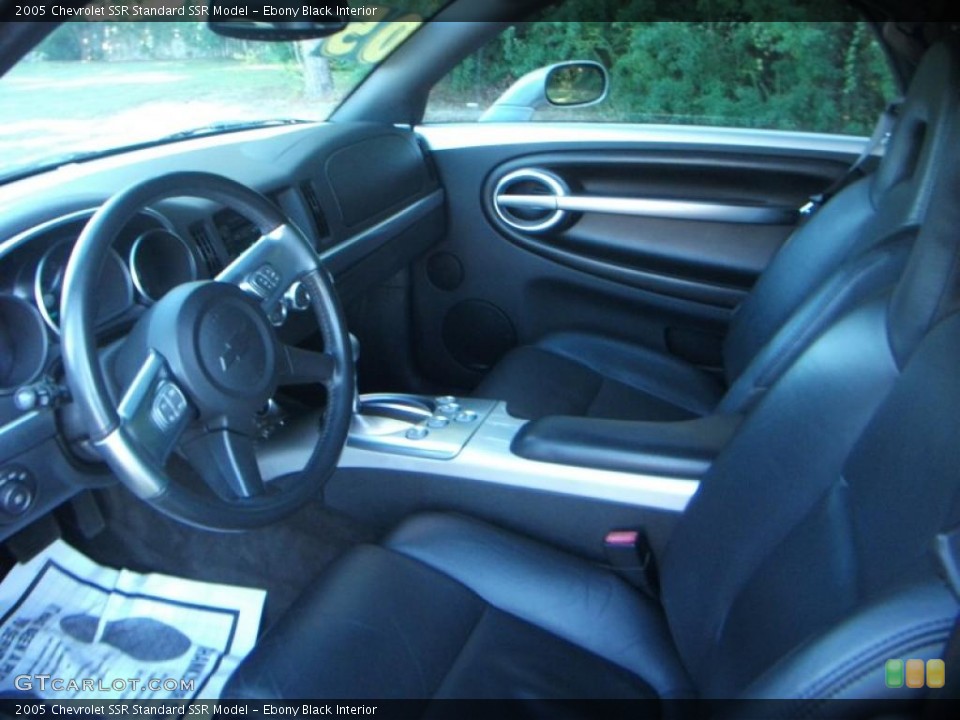 Ebony Black Interior Photo for the 2005 Chevrolet SSR  #38049480
