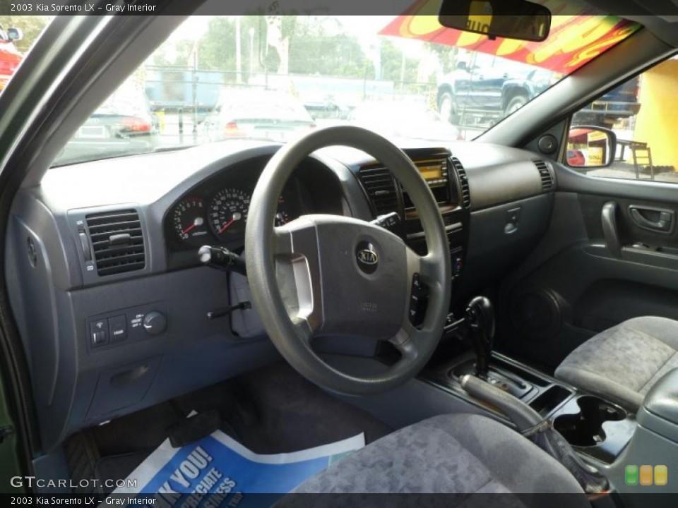 Gray Interior Photo for the 2003 Kia Sorento LX #38050337