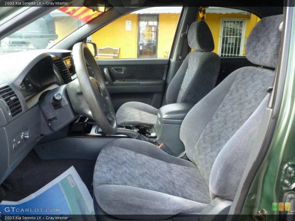 Gray Interior Photo for the 2003 Kia Sorento LX #38050349