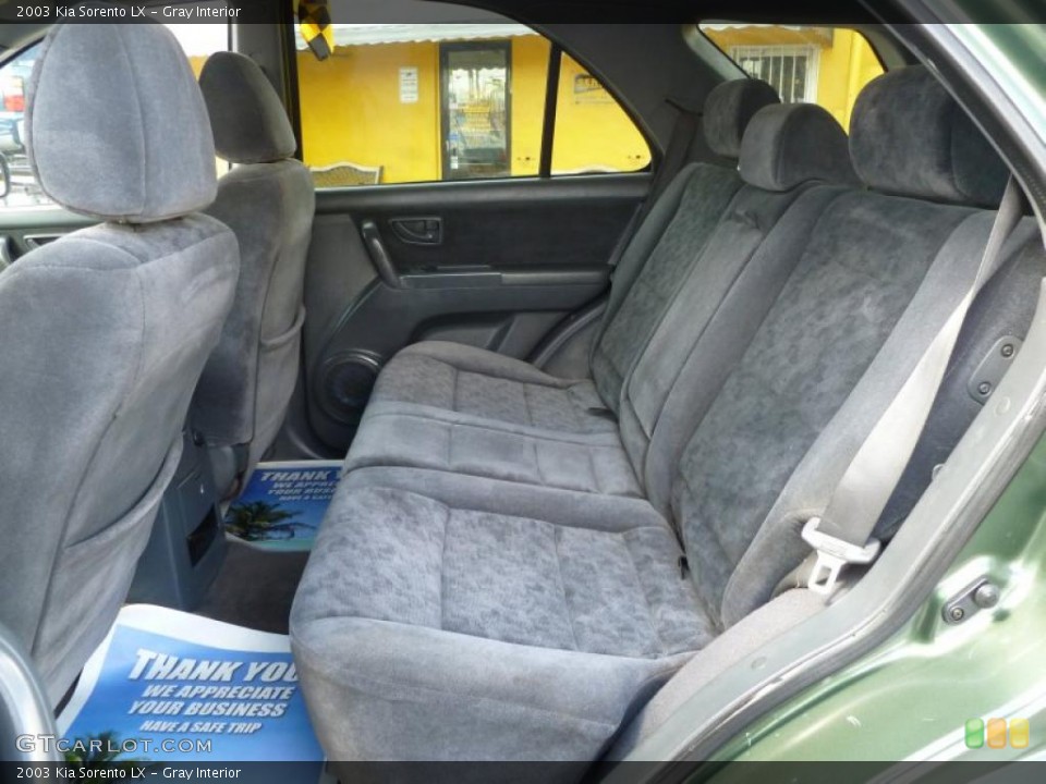 Gray Interior Photo for the 2003 Kia Sorento LX #38050365