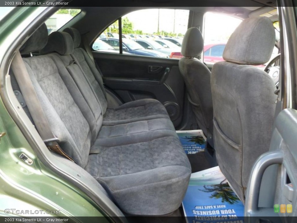 Gray Interior Photo for the 2003 Kia Sorento LX #38050393