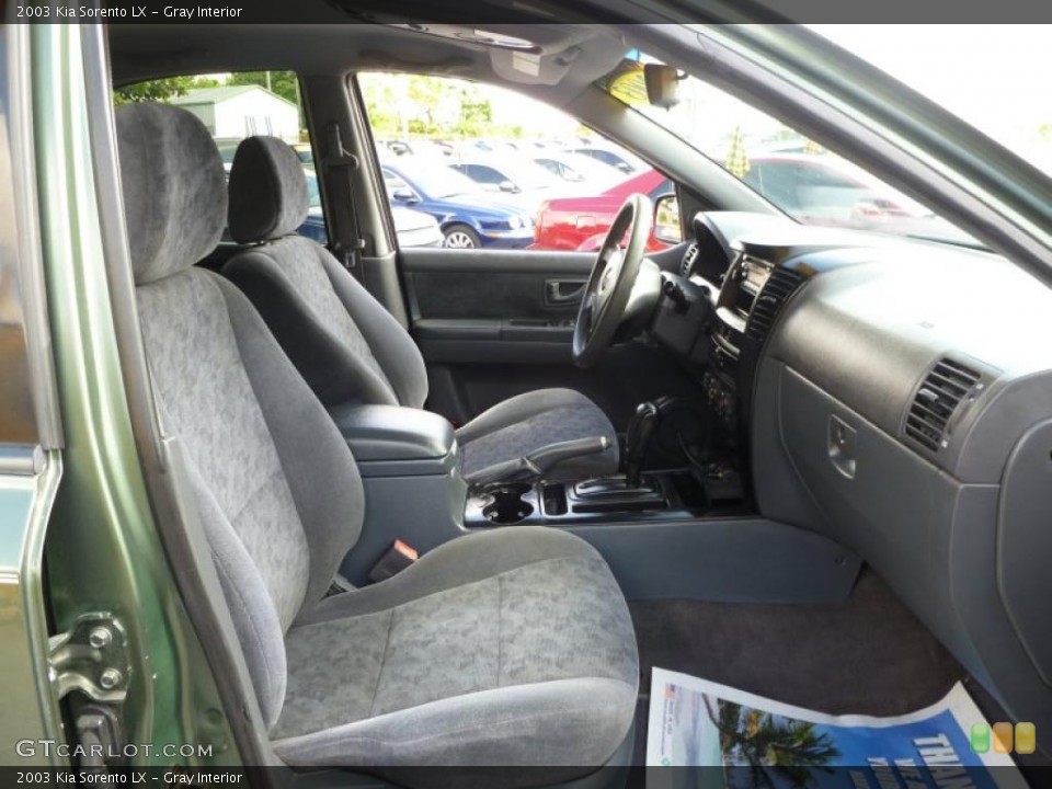 Gray Interior Photo for the 2003 Kia Sorento LX #38050401