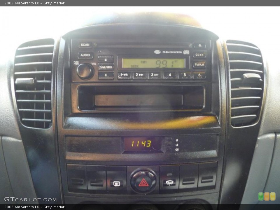 Gray Interior Controls for the 2003 Kia Sorento LX #38050421