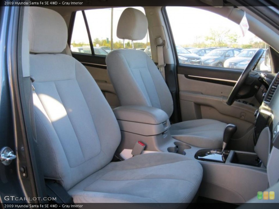 Gray Interior Photo for the 2009 Hyundai Santa Fe SE 4WD #38054430