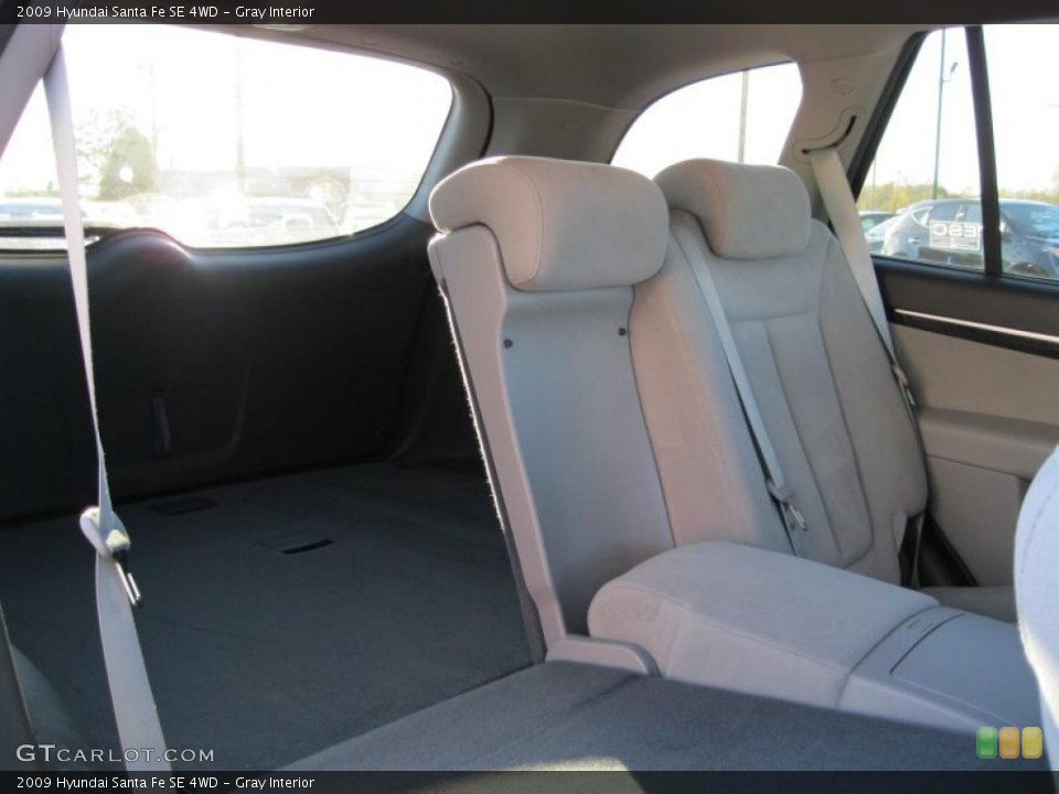 Gray Interior Photo for the 2009 Hyundai Santa Fe SE 4WD #38054506