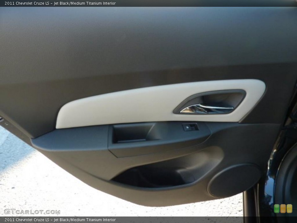 Jet Black/Medium Titanium Interior Photo for the 2011 Chevrolet Cruze LS #38065564